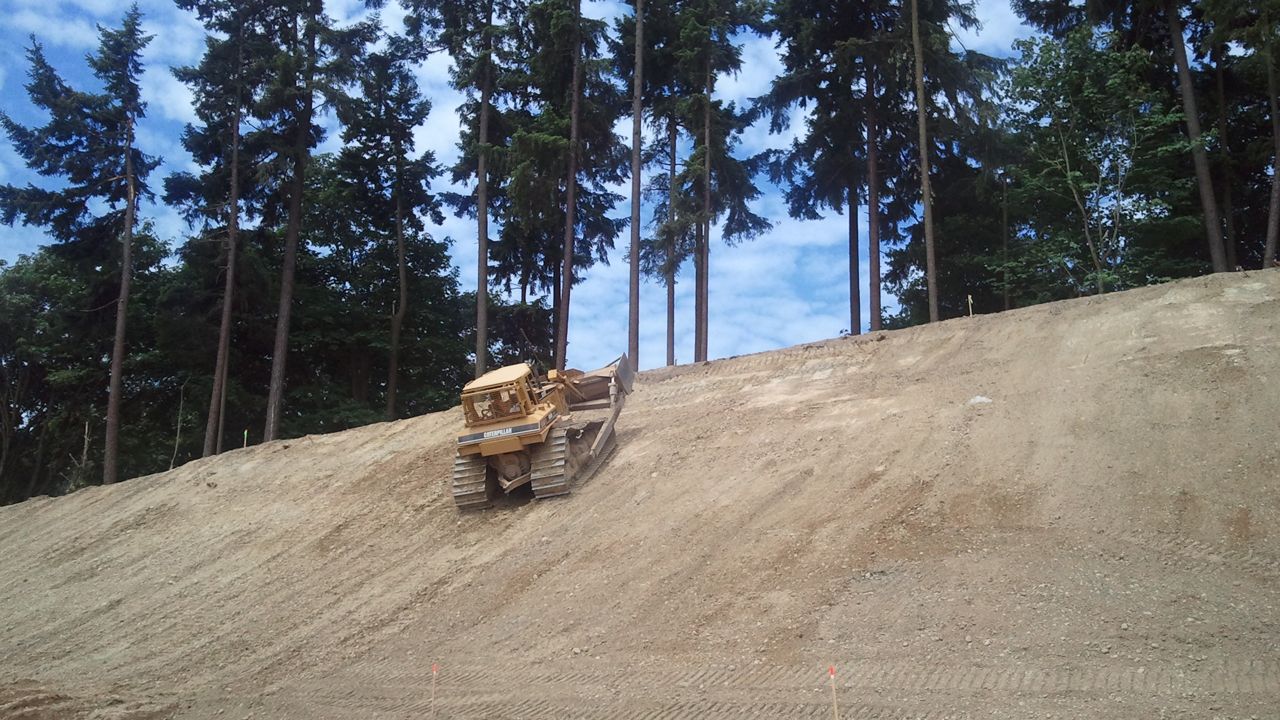 Riverton fleet grading a large site pad